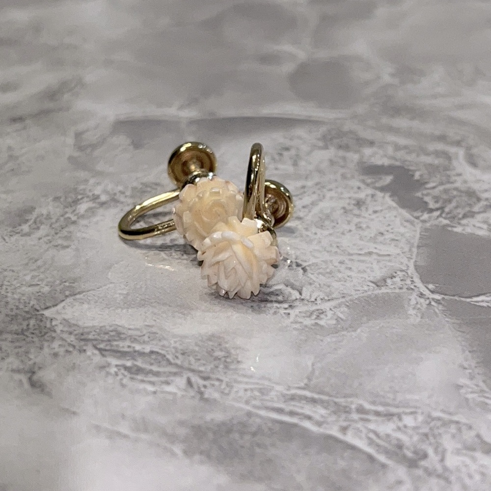 Carla 12k GF Old Plastic Rose Flower Screw Back Earrings vtg